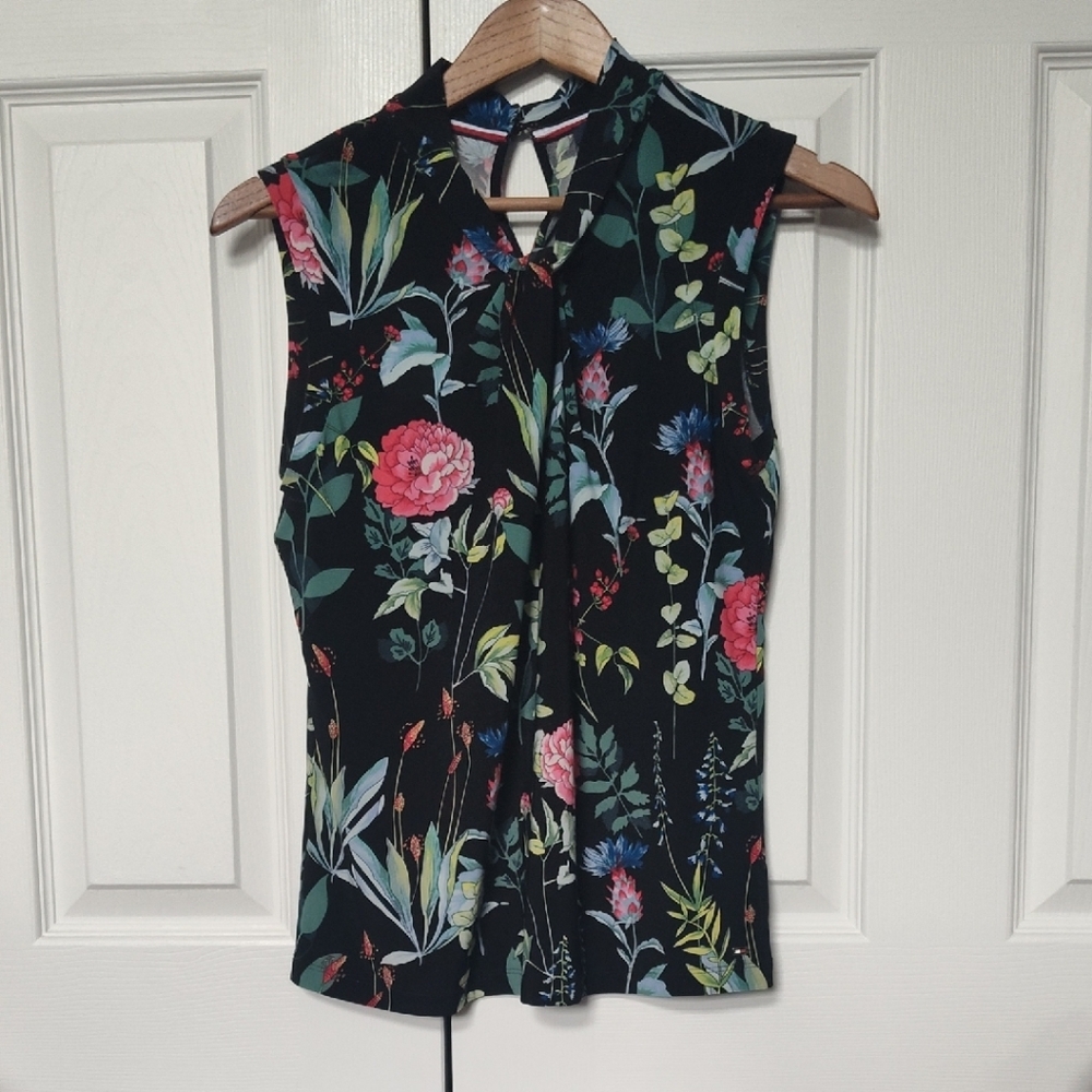 Tommy Hilfiger Sleeveless Black Botanical Blouse with Mandarin Collar